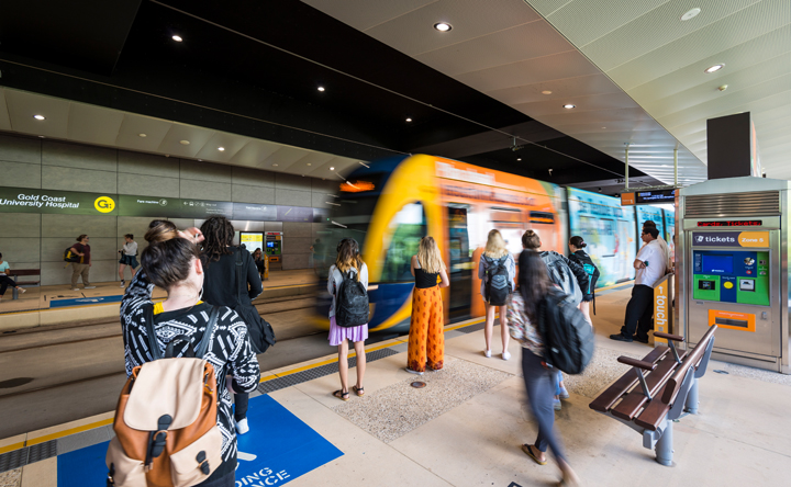 Gold Coast train with passengers alighting